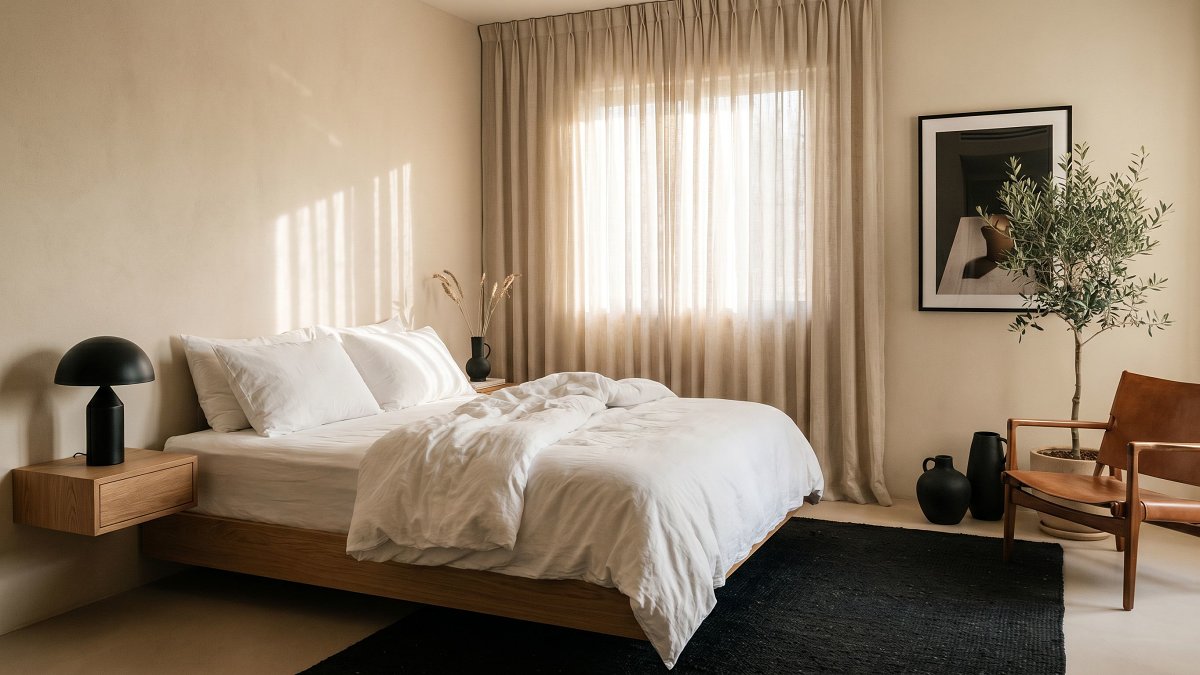 Chambre d'un appartement de courte durée à Tel Aviv au linge hôtelier soigné