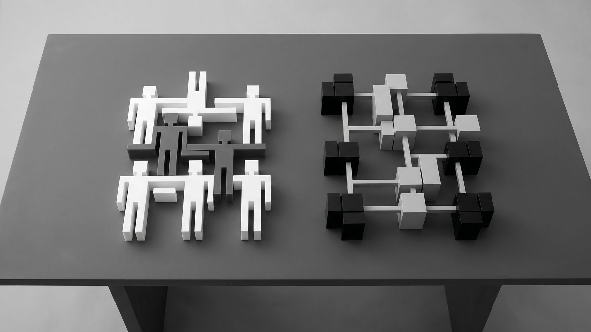 Side-by-side comparison of an organizational diagram and a matching modular system architecture, illustrating Conway's Law in engineering organization design