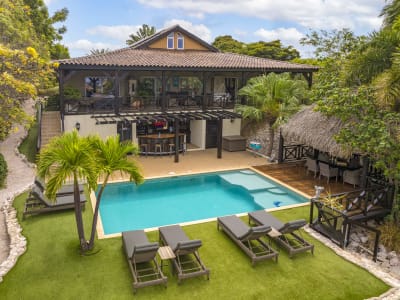 Pool overlooking the ocean