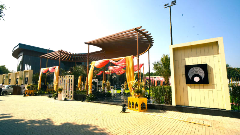 grand wedding reception setup delhi venue in Dwarka Expressway