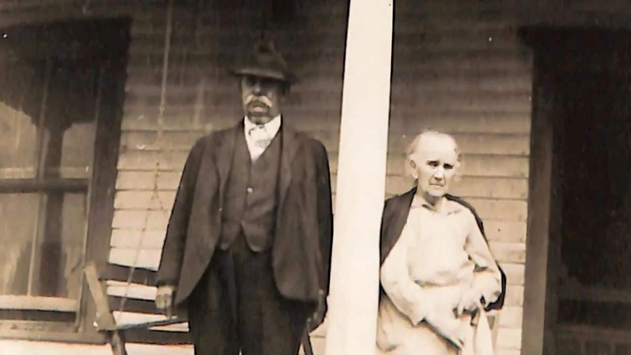 Are You Missing Important Family History Clues in Your Old Family Photographs?