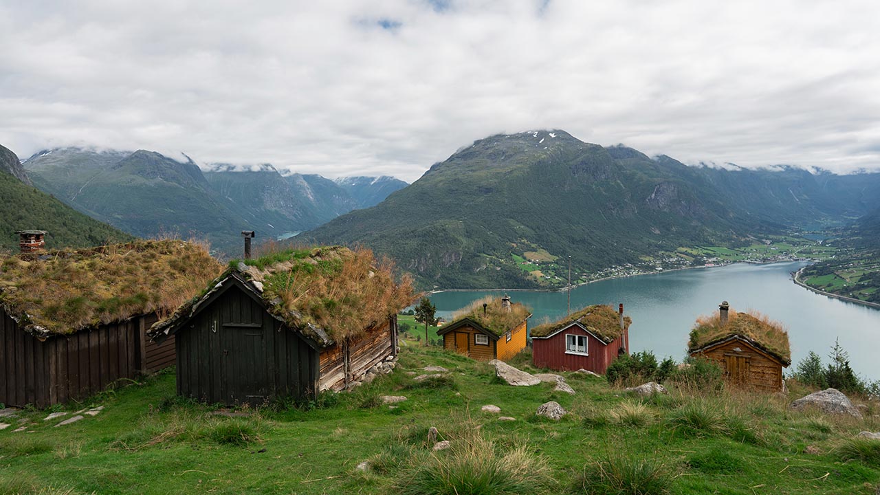 Norwegians in the New World: Tracing Norwegian Immigrants in the American Midwest