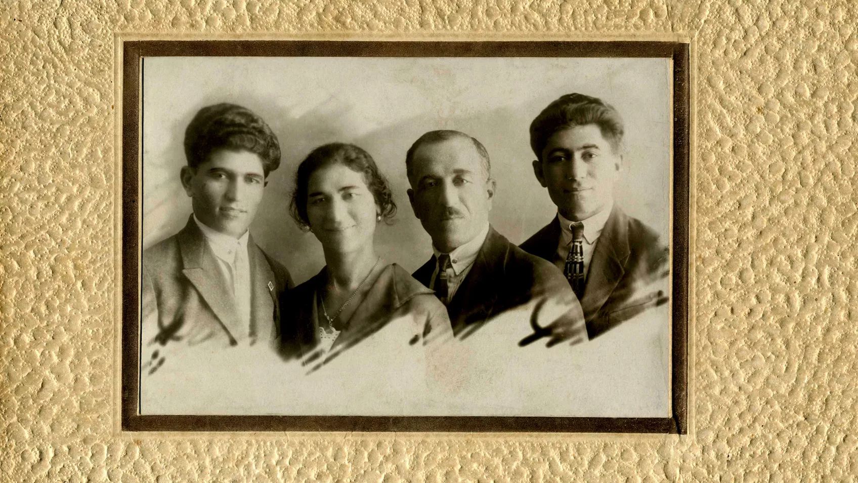 Integrating old photos into your family history research