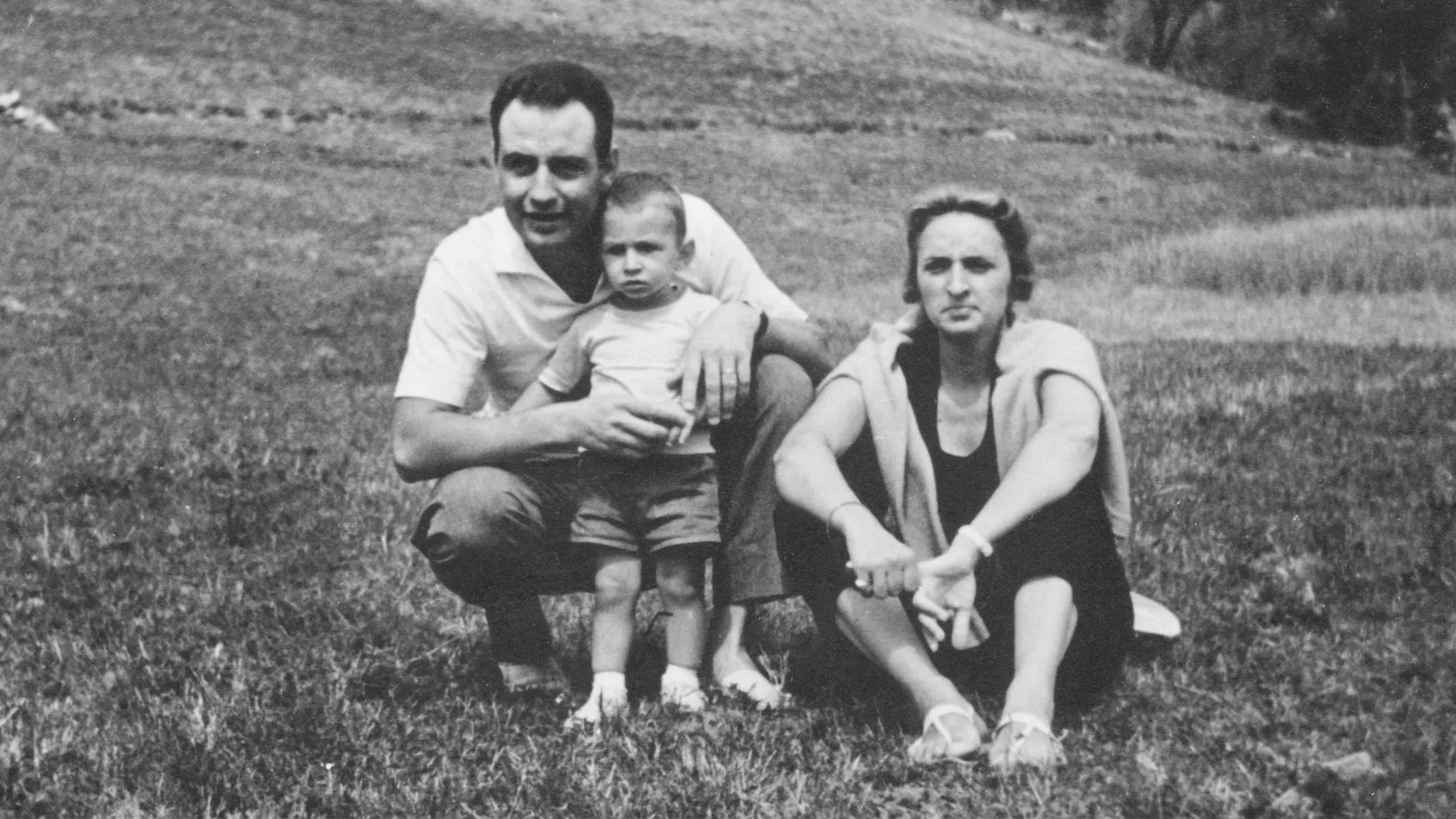 How Photos Enhance Genealogical Research