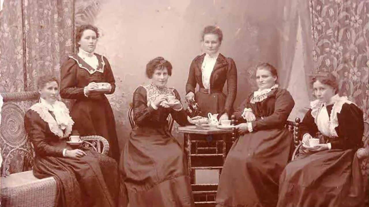 Checklist for Identifying and Dating Photos