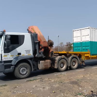Hire specialised mobile cranes, self-loading truck cranes and forklifts. image