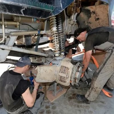 Reliable Maintenance for Trucks and Buses image