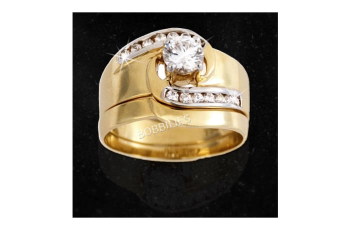 Women S Gold Wedding Ring With 13 Embedded Diamonds In Silver