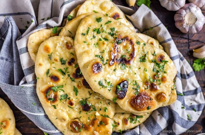 Garlic Naan | Royal Dil Restaurant