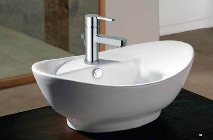 Plumbing fixtures & fittings image