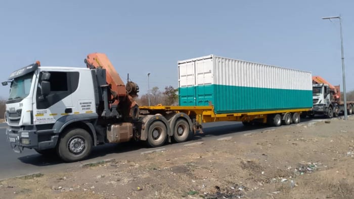 Hire specialised mobile cranes, self-loading truck cranes and forklifts.