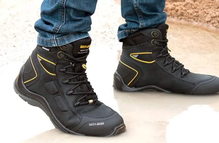 Gumboots, safety boots and safety shoes for men as well as women