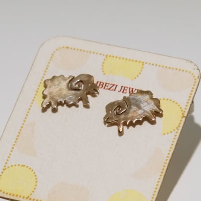 Silver earring lamb stud image
