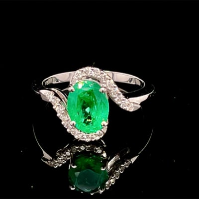 Oval Emerald & Diamonds Yellow Gold Ring image