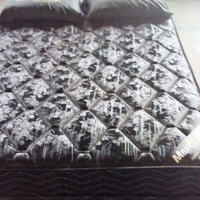 Maxipedic - Deluxe Plush Mattress & Base set image