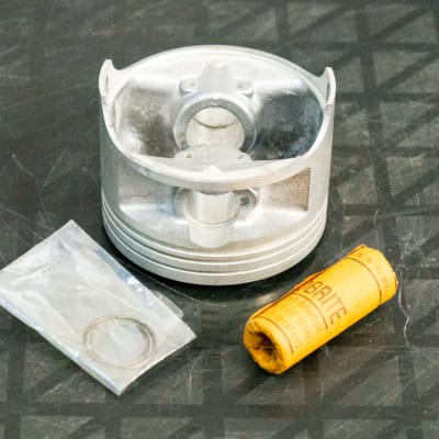 Suzuki TF125 Motorbike - Piston Kit Standard image