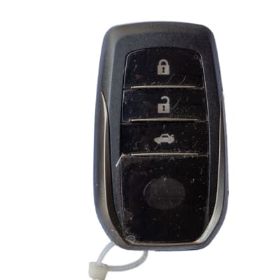 Toyota smart key (Hilux - Fortuner) (2) image