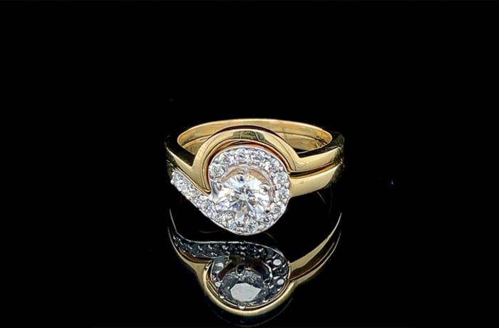 Round Cut Swirl Set Gold Wedding Ring 