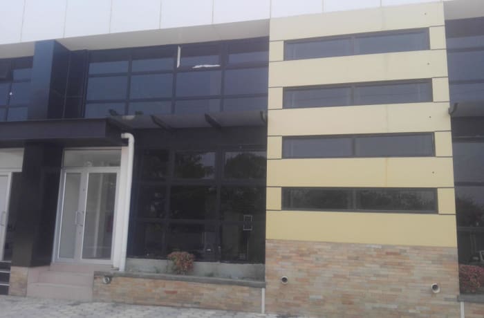 185m² Commercial Office to Rent in Roma - $10/M²