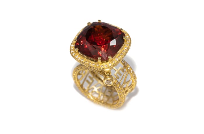 Iconic  Garnet  Yellow Gold Ring