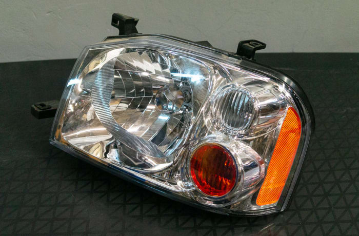 Nissan Hard Body - Head Lamp 