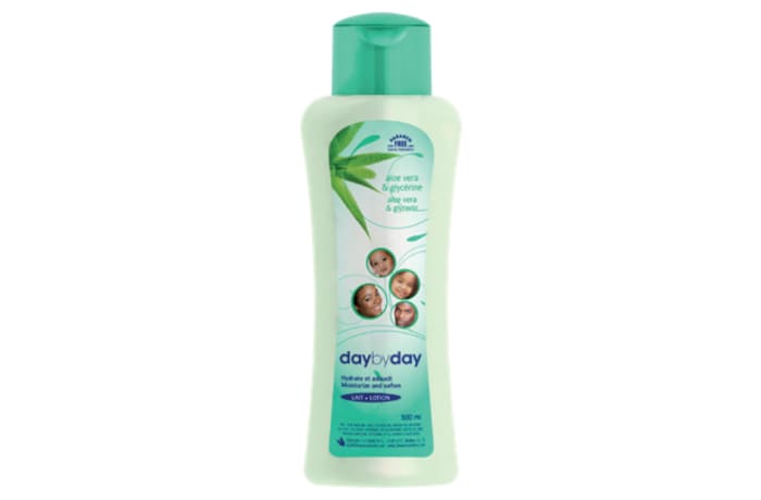 Day by Day Moisturizing Lotion with Aloe Vera and Glycerine image