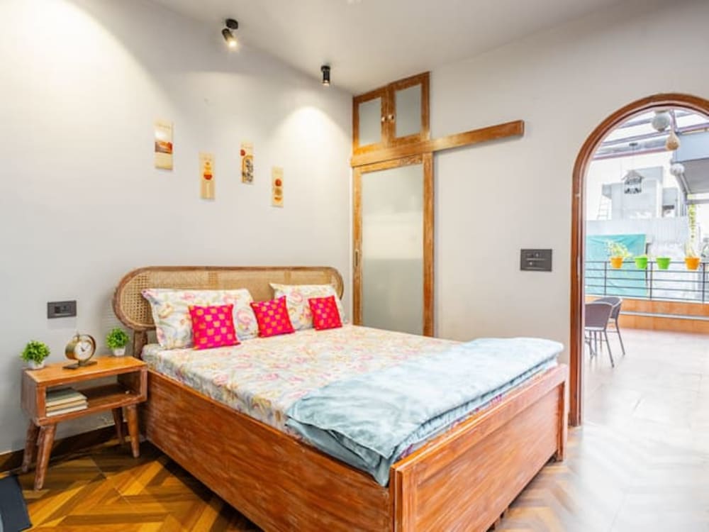 Penthouse Pair – Noor