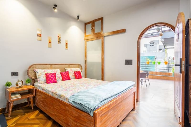 Penthouse Pair – Noor