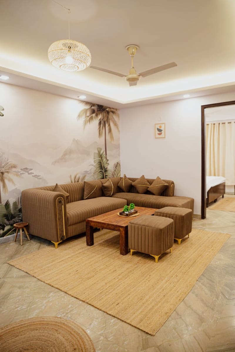 Colorway Haven — Apartment in Chattarpur, South Delhi