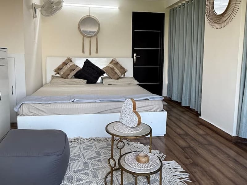 Lantern Deck — Penthouse in Vasant Kunj, South Delhi
