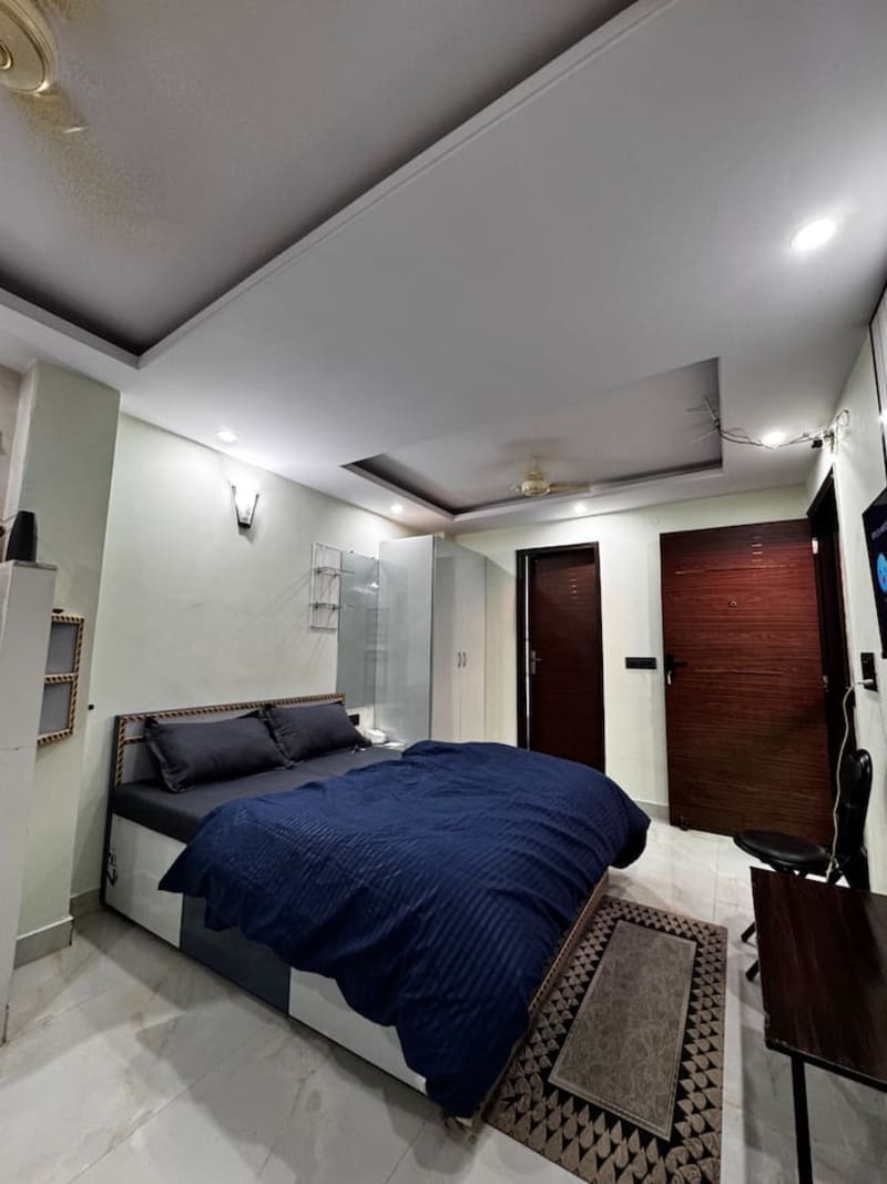 Skyframe Room — Penthouse in East Of Kailash, South Delhi (photo 2)