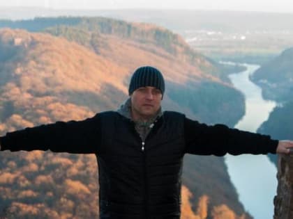 Приходит на выручку