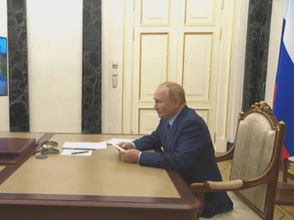 Владимир Путин заявил, что экономика России стабилизируется и выходит на траекторию роста