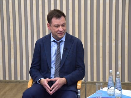 Главный онколог области принял участие в информационно–просветительской беседе с подростками