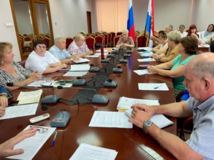 Траву под корень, на улицы - полицию, на дороги - автобусы: в Сызрани прошел разбор полетов