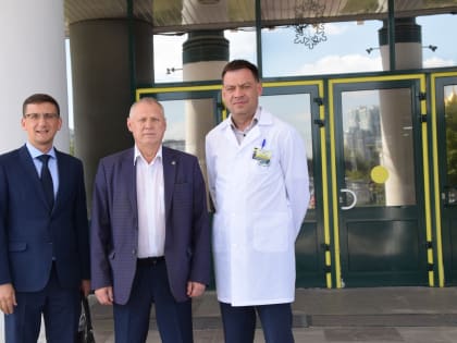 Министр здравоохранения Республики Алтай Валерий Анатольевич Елыкомов отметил работу Самарского онкодиспансера