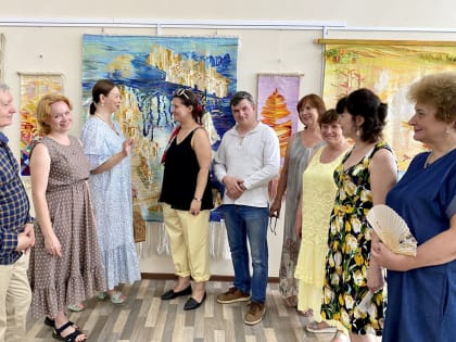 Четверка талантливых художников покорила сердца сызранцев на выставке "Семейный очаг"