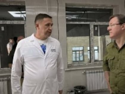 Дмитрий Азаров проконтролировал ход ремонта Центральной горбольницы в Снежном ДНР  