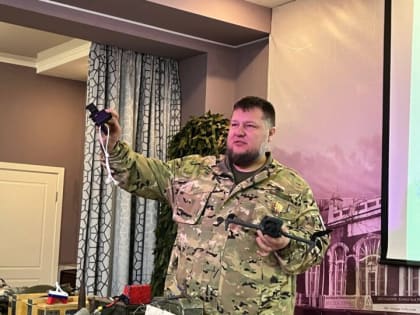 В самарском Дворце ветеранов проходит первый общегородской урок мужества