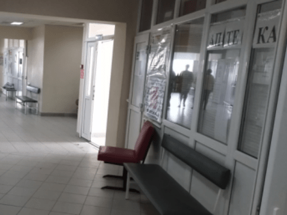 «Кровь врача попала ко мне в рот» – женщина сходила к стоматологу и осталась без зубов, денег и лица