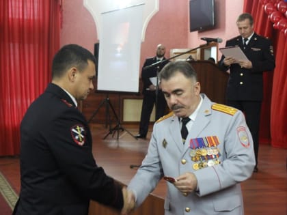 В Тольятти сотрудникам полиции вручили награды и присвоили звания