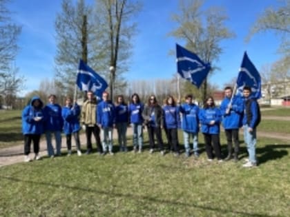 Молодежь Тольятти провела субботник в Центральном парке