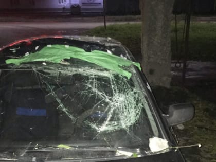 В Сызрани от «хрущевки» отвалился кусок стены и разбил автомобиль