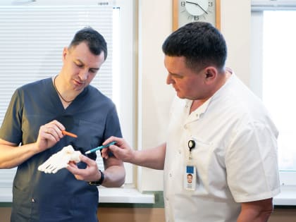 В Клиниках СамГМУ впервые в России провели операцию по замене голеностопного сустава отечественным протезом