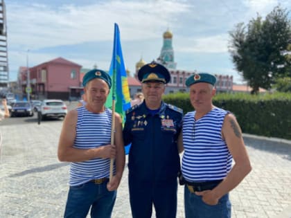 Мэр Сызрани поздравил десантников с днем ВДВ