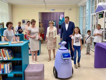 Министра культуры Татьяну Мрдуляш в Сызрани встретил робот Борис