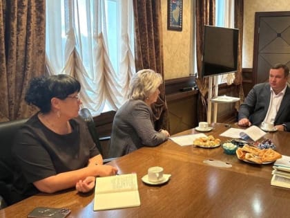 Сегодня глава района  Аникин В.В. провел рабочую встречу с директором АНО «Центр социального обслуживания населения Юго-Западного округа»  Николаевой Л.А. и начальником отдела соци
