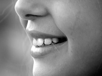 Стоматолог перечислила способы экономии на лечении зубов