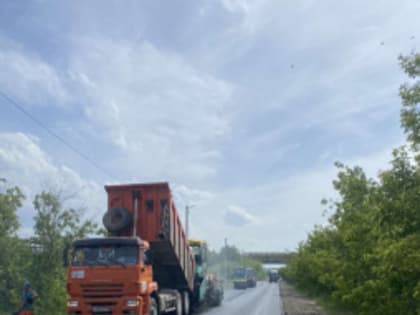 На ул. Промышленной укладывают верхний слой асфальта!