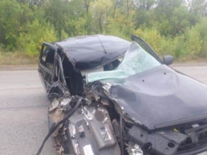 Машина готова развалиться на части: после жесткого ДТП на трассе водителя увезли в больницу